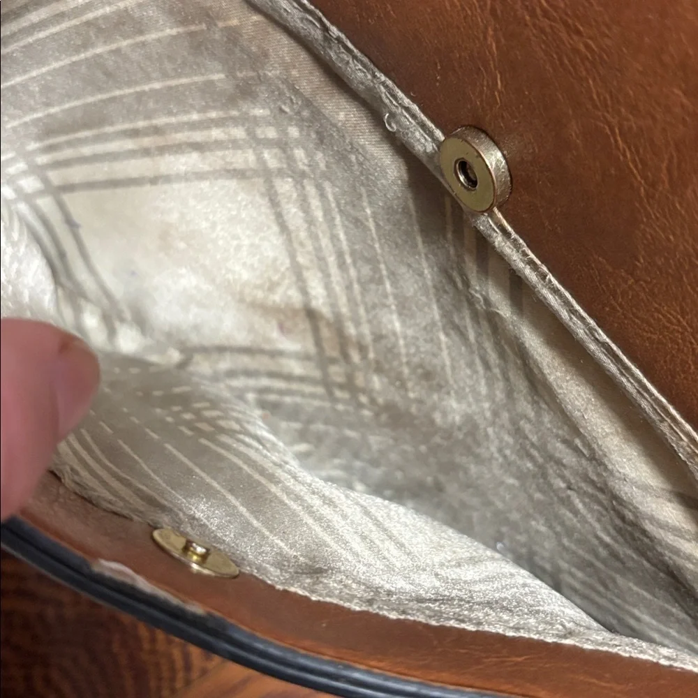 London Fog Tan Leather Handbag - Picture 3 of 9